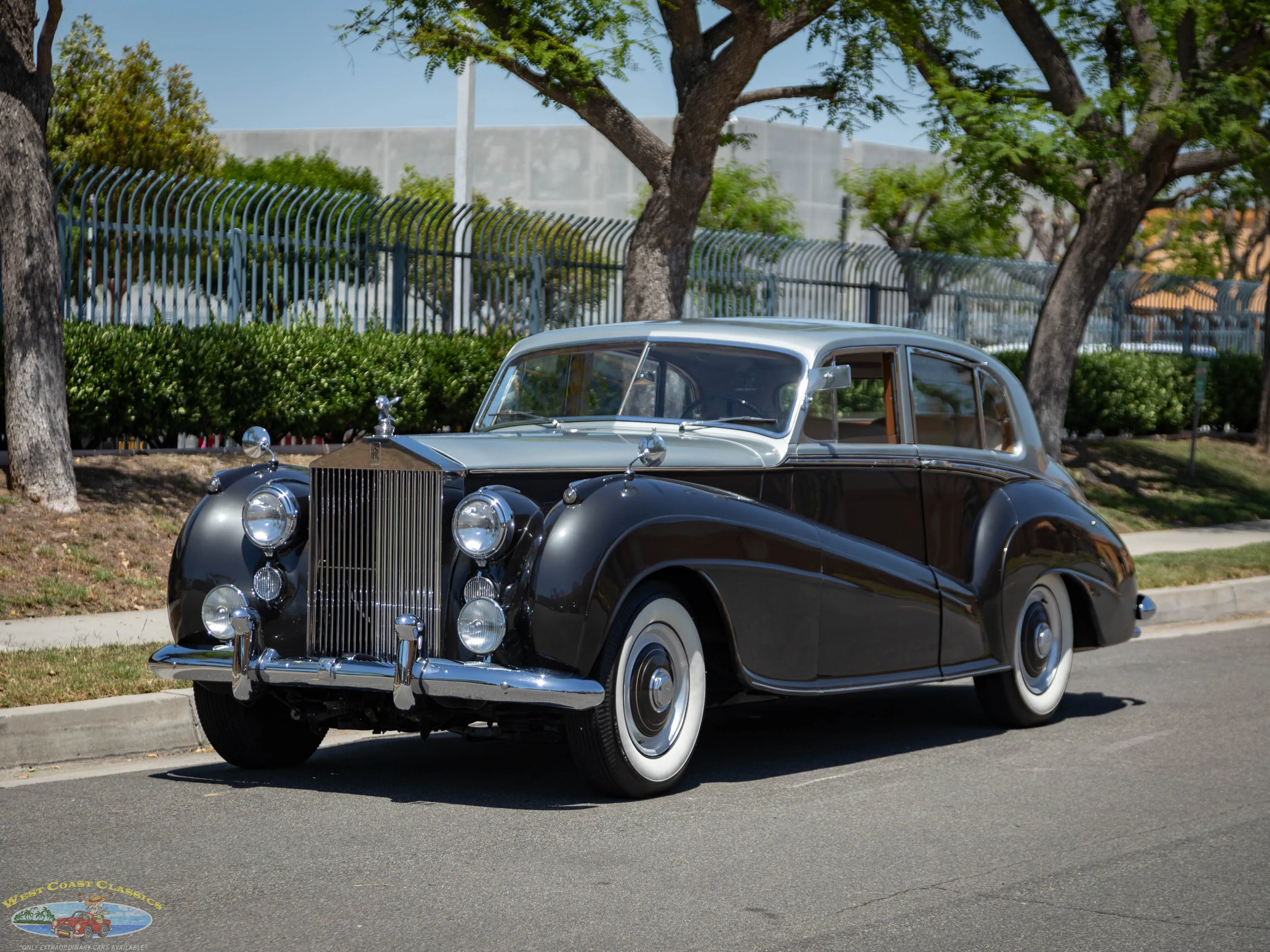 1955 Rolls-Royce Silver Dawn Lightweight by H.J. Mulliner