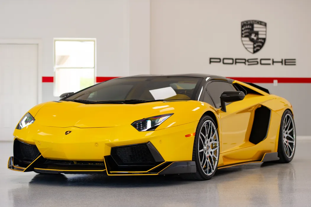 Lamborghini Aventador Roadster 2015 限定版 37670011-1426-4C68-865A-