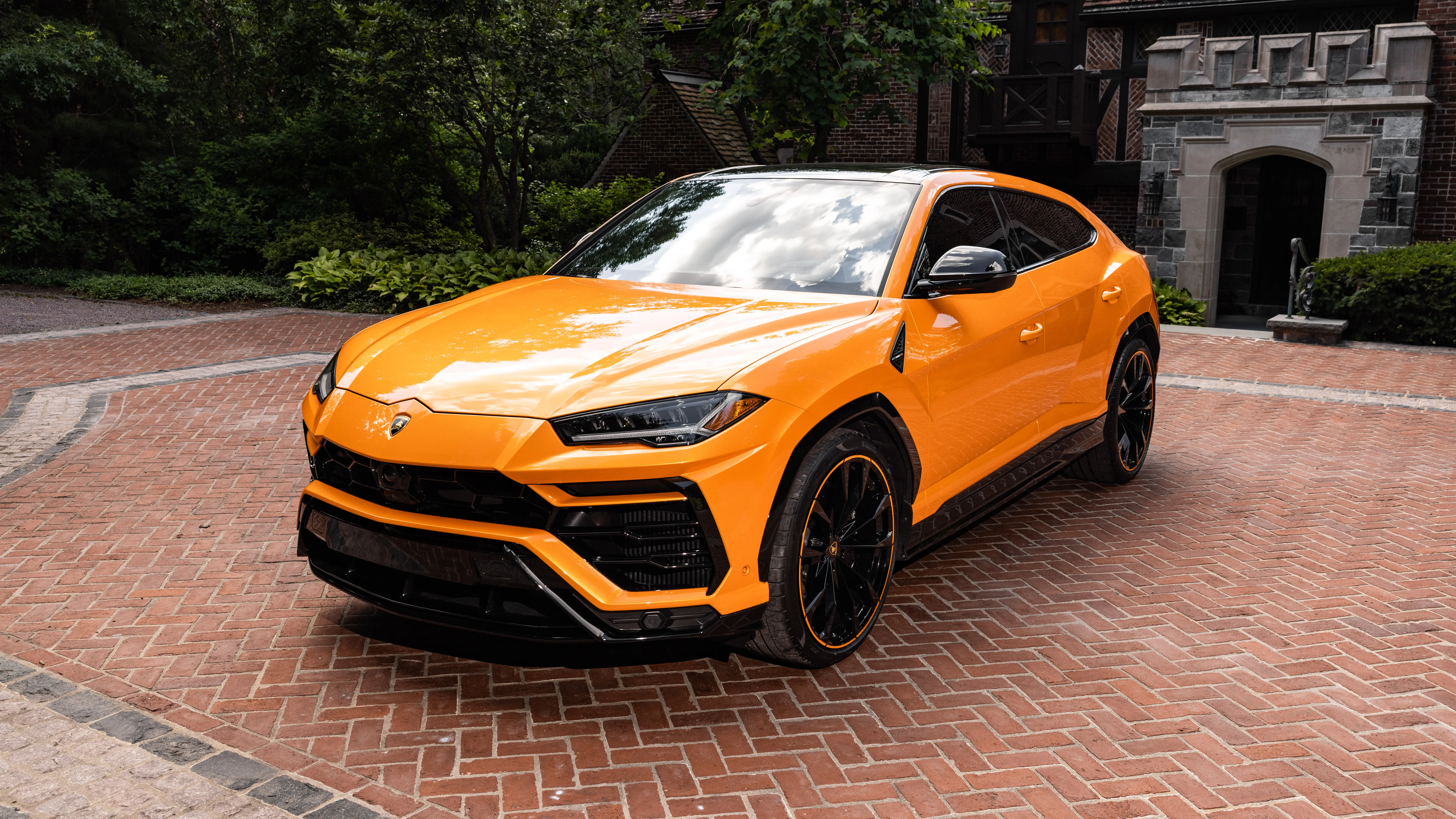 2022 Lamborghini Urus — market value and price history