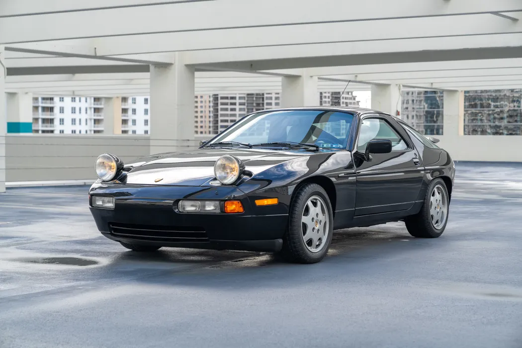 00s PORSCHE DESIGN 未使用品　定価税込57750 1989 Porsche 928 GT 'Flachbau' | Paris 2024 | RM Sotheby's