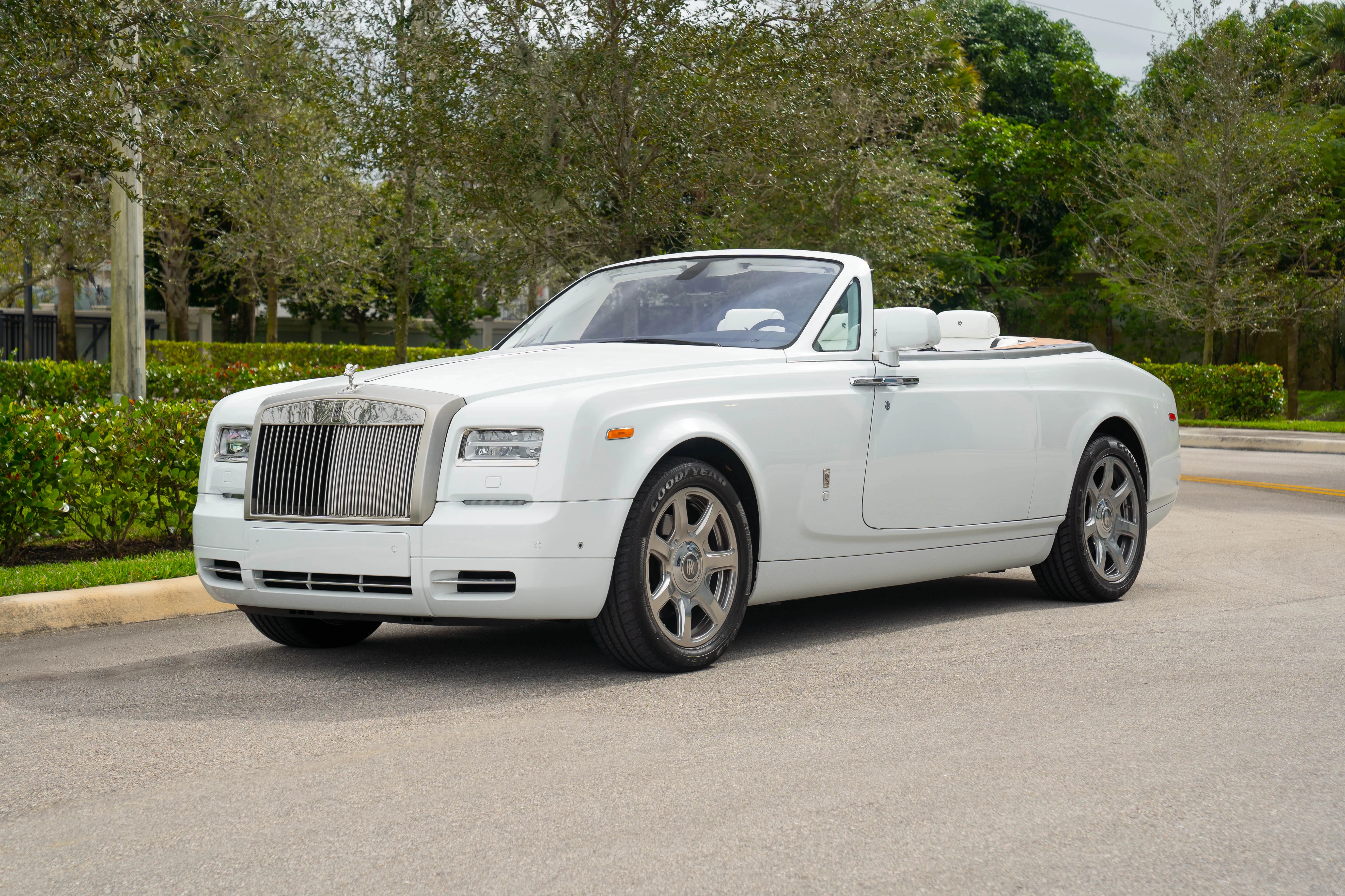 ROLLS-ROYCE PHANTOM Drophead Coupe Sports Line Black Bison Edition 07y〜 FRONT BUMPER SPOILER 塗装済み Rolls-Royce Phantom Drophead Coupé - Rolls-Royce Motor Cars Orange
